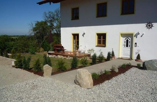 Bad Endorf Apartment | Ferienwohnung, 40 qm Dachgeschoss, Wohn- und Schlafraum kombiniert