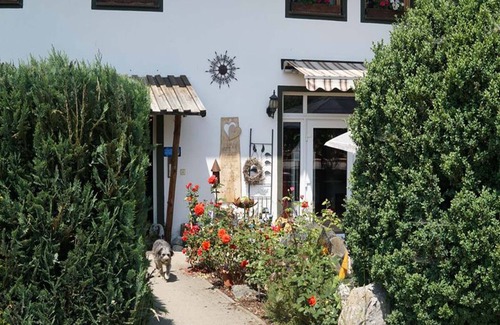 Bad Endorf Apartment | Ferienwohnung, 90 qm Erdgeschoss, 2 separate Schlafzimmer
