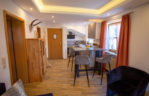 Inzell Apartment | Ferienwohnung "Almenrausch" für 2 Personen mit Balkon, 38 m²