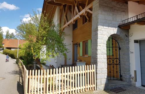 Achslach Apartment | Ferienwohnung Am Kirchberg