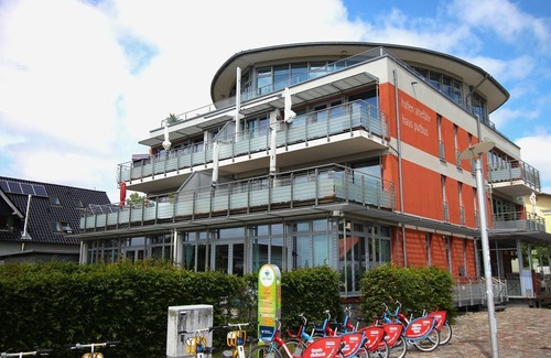 Altefaehr Apartment | Ferienwohnung Bellevue - Panoramablick auf Sund - Ferienwohnung Bellevue