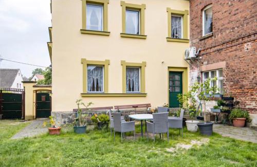 Gottscheina Apartment | Ferienwohnung Creutzer in Leipzig Gottscheina, ideal auch für Monteure, kostenfreies, schnelles Wlan kostenfreies Parken, geräumiges Appartment mit 4 Einzelbetten, Komplettausstattung Küche, Bad mit Badewanne und Dusche Waschmaschine, Wäschetrockner