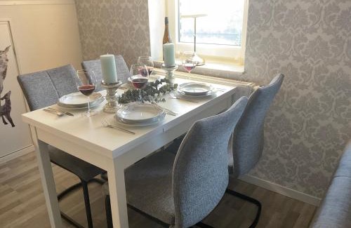 Wiesmoor Apartment | Ferienwohnung Haus Moorblick Garten mit Terrasse Netflix E-Kamin Thermomix