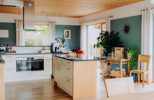 Barnzell Apartment | Ferienwohnung im Ersten Stock mit Balkon