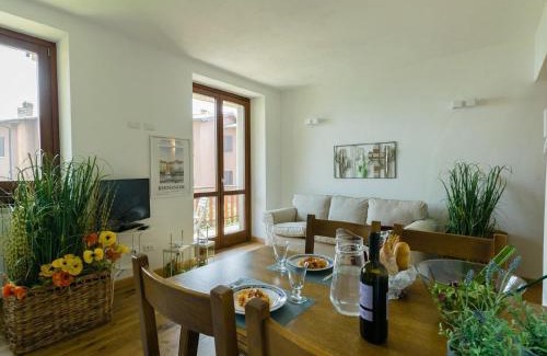 Zorzino Apartment | Ferienwohnung In Riva Di Solto Mit Großem Garten