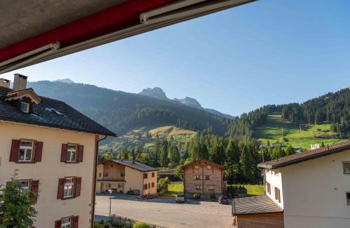 Spluegen Apartment | Ferienwohnung Mengelt, Splügen