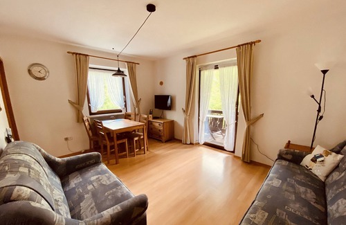 Weissbach an der Alpenstrasse Apartment | Ferienwohnung mit Großem Balkon