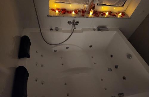 Altenrath Apartment | Ferienwohnung mit Jacuzzi Nähe Flughafen Köln Bonn