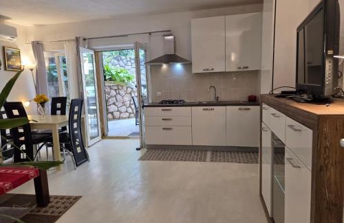 Lovran Apartment | Ferienwohnung mit Pool Kroatien mit Meerblick und Pool