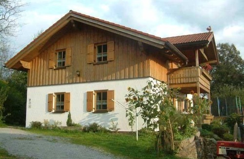 Zwieselberg Apartment | Ferienwohnung mit Terrasse und Reitplatz