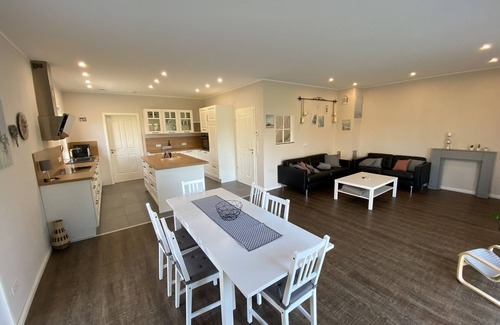 Attendorn Apartment | Ferienwohnung Repetal, 130qm, 3 Schlafzimmer, Max. 4 Erwachsene + 4 Kinder