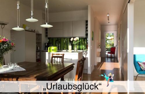Insel Apartment | Ferienwohnung Urlaubsglück- lichtdurchflutete Wohnung mit Balkon und Seesicht