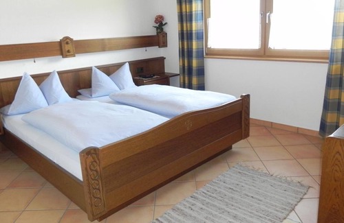 Neumagen-Dhron Bed & Breakfast | Ferienwohnung Veilchen für 2 Pers. und 2 Schlafzim - Landhaus Mosel/Haus Berghof