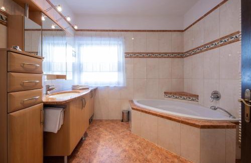 Fulpmes Apartment | Ferienwohnung Zirbenglück- Wellness inklusive