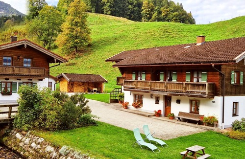 Inzell Apartment | Ferienwohnung Zuahaisl für 4 Personen, 2 Schlafzimmer mit Balkon, 70 m²