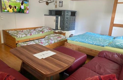 Wilhelmsdorf House | Ferienzimmer Oelhaf Zimmer mit Couch Self Check-In mit Key-Tresore