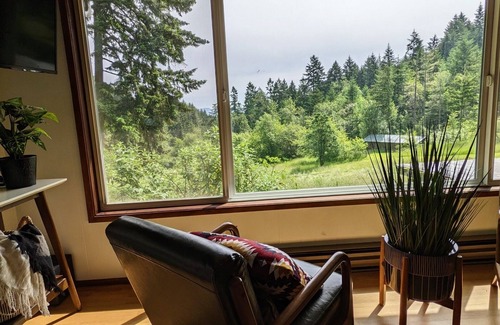 Eugene House | Fern Forest Hideaway on Beautiful 10 Acres