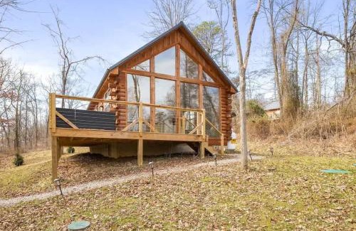 McArthur House | Fern Haven A modern take on Hocking Hills cabins