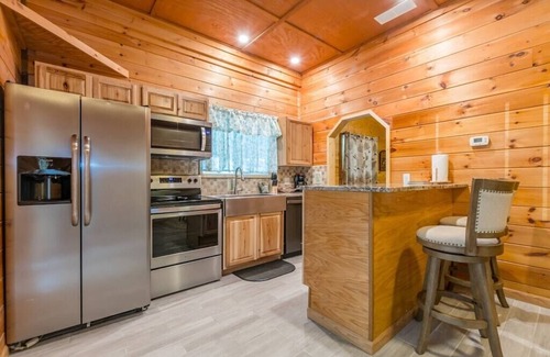 Helen Cabin | Fern Meadow | 1BR 1BA | Custom Rock Shower | Jetted Tub | Hot Tub | Fire Pit