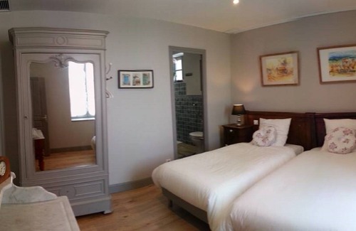 Saint-Haon-le-Chatel House | FERNANDE room of the Saint Jacques relay