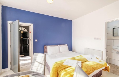 Sudbury Apartment | Fernbank Rooms Sudbury Hill, Harrow, Self-Contained Studios with En-Suite