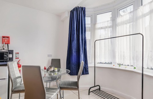 Sudbury Apartment | Fernbank Rooms Sudbury Hill, Harrow,Self-Contained Studios with En-Suite - Apt01