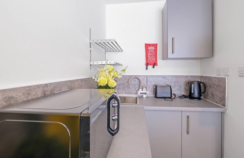 Sudbury Apartment | Fernbank Studios Sudbury Hill Harrow with En-Suite - 12