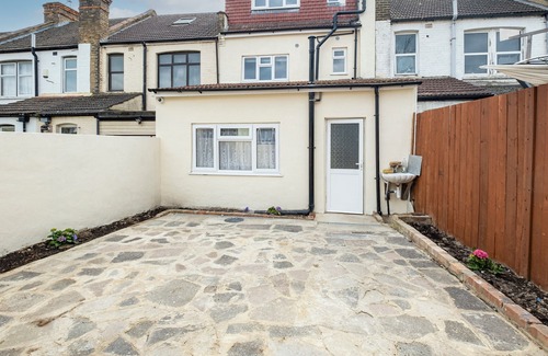 Sudbury Apartment | Fernbank Studios Sudbury Hill Harrow with En-Suite - 15