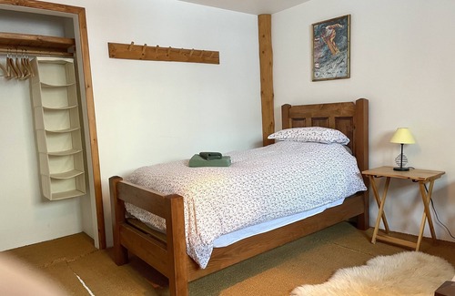 East Kootenay Cabin | Fernie Lodging-2-6 people guest suite. 6-8 full lodge.Great location.B&B option