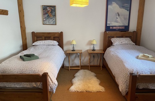 East Kootenay Cabin | Fernie Lodging-2-6 people guest suite. 6-8 full lodge.Great location.B&B option