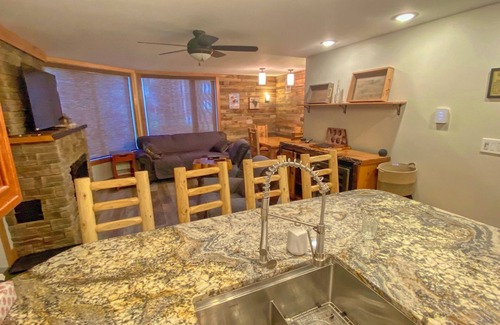 East Kootenay Condo | Fernie ON THE MOUNTAIN luxury 2 bedrooms 3 beds (1 king, 2 queen), 2 baths.