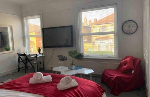 Balham Apartment | Fernlea Sapphire Suite