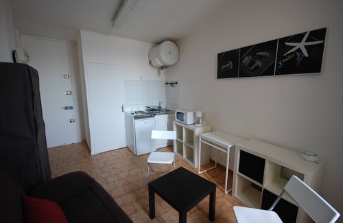 Martigues Apartment | Ferriere cozy studio area with canal view - Easy parking and shops