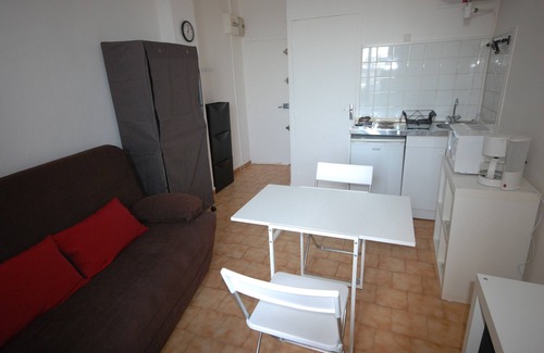 Martigues Apartment | Ferriere cozy studio area with canal view - Easy parking and shops
