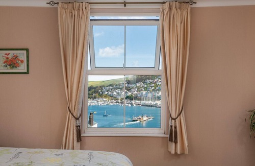 Dartmouth House | Ferry View - Three Bedroom House, Sleeps 6