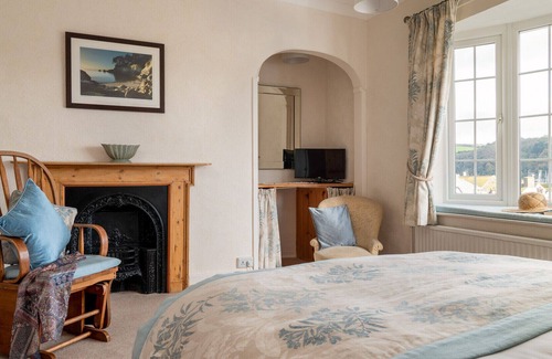 Dartmouth House | Ferry View - Three Bedroom House, Sleeps 6