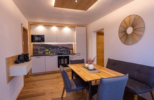 Furth Apartment | FESH LIVING 2 - smart alpine apartment with sauna near Zell am See/Kaprun