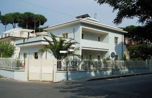 Lido di Camaiore Apartment | Few steps from the sea, private garden and parking space, quiet and green area