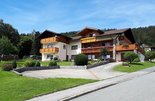 Lam Apartment | Fewo 1 für 4 Personen mit Terrasse und Garten