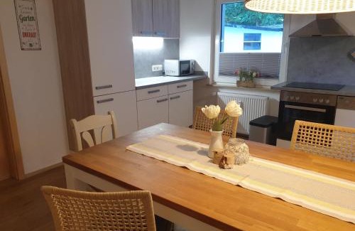 Bleiwasche Apartment | FeWo Frühling in der Villa Waldrand mit großem Garten