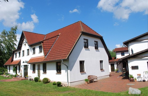 Dargun Apartment | Fewo Hiddensee Mecklenburg Pool Alte Schule Barlin