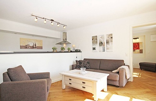 Hohen Niendorf Apartment | FeWo iim Jagdschloss Hohen Niendorf near Kuehlungsborn