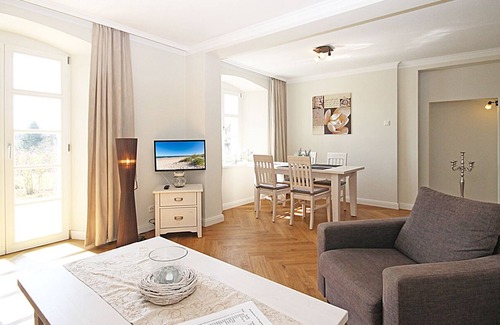 Hohen Niendorf Apartment | FeWo iim Jagdschloss Hohen Niendorf near Kuehlungsborn