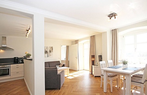 Hohen Niendorf Apartment | FeWo iim Jagdschloss Hohen Niendorf near Kuehlungsborn