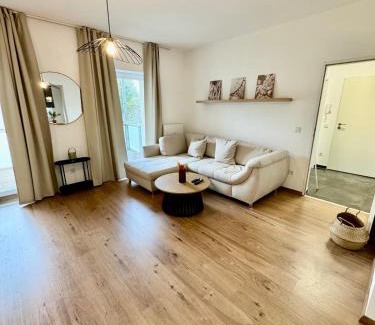 Zweckel Apartment | FeWo-Palmtrees 3 - Große und moderne 2 Zimmerwohnung mit Süd-West Balkon in Gladbeck-Mitte nähe Movie Park und Arena AufSchalke