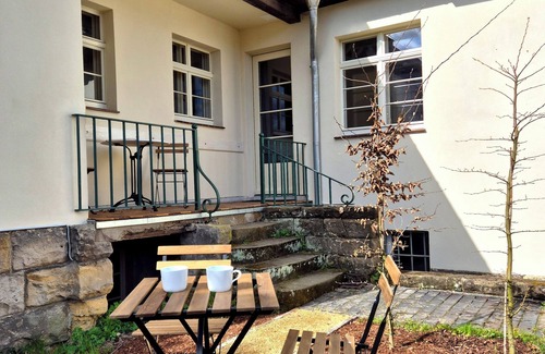 Ostrau Apartment | Fewo Schwalbennest im Hillehof Ostrau Balkon Ladestation Bergblick