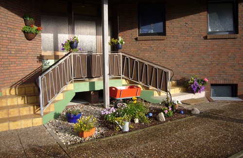 Neuharlingersiel Apartment | FEWO2 for families, also with a dog, view of the dike and a short walk to the beach