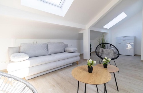 Brauneberg Apartment | Fewomo, Mosel Maisonette, mit Terrasse & Winzerflairallee, für 6 Perfekt, für 8 geeignet