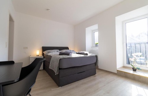 Brauneberg Apartment | Fewomo, Mosel Maisonette, mit Terrasse & Winzerflairallee, für 6 Perfekt, für 8 geeignet