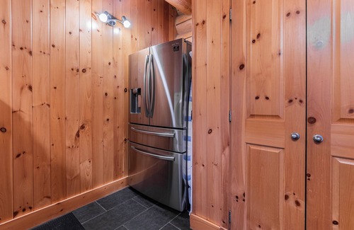 Fiddler Lake Resort House | Fiddler Lake Resort Luxury Chalet+ Private Jacuzzi